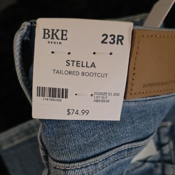 BKE Women's Stella Boot Cut Light Wash Jean - Picture 5 of 5